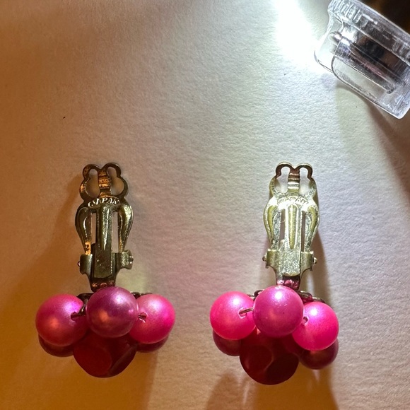 Earrings 💗Price Drop💗 Pink/Fushia Pearls 40/50's Beautiful/JAPAN Art 1/2" - Picture 6 of 7
